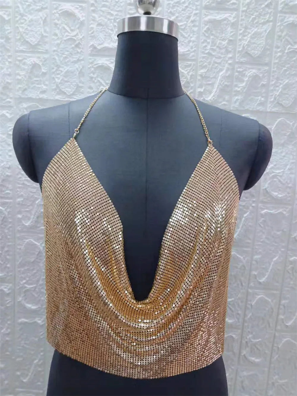 Top Halter Métallisé à Sequins – Décolleté Élégant Dos Nu